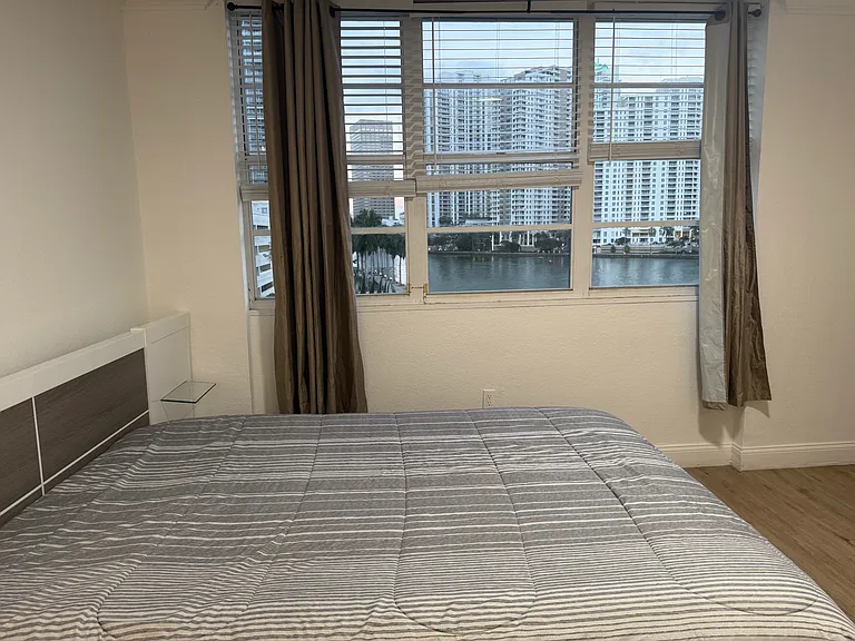 801 Brickell Bay Dr #470 — Photo 52