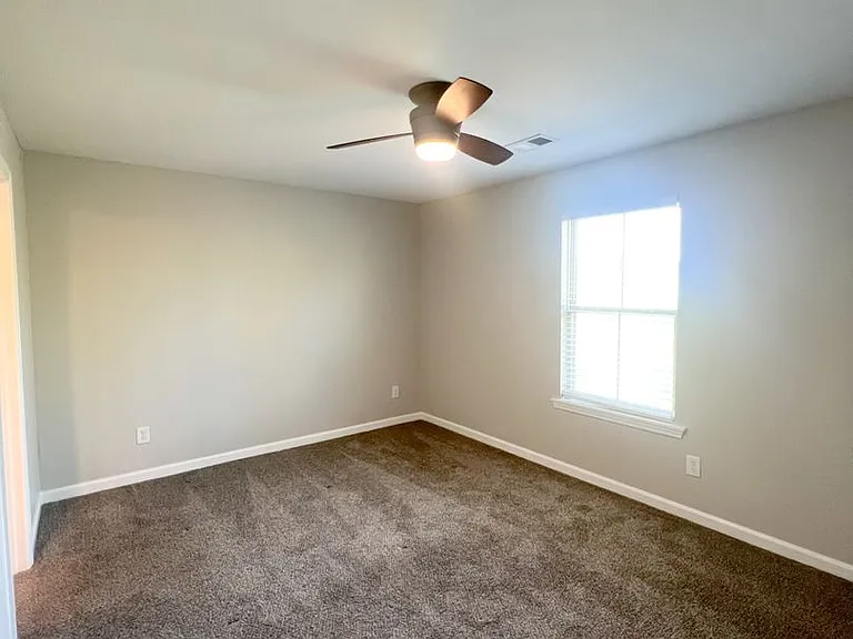 106 Smithson Ct — Photo 21