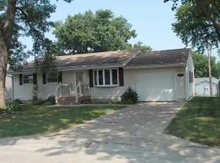 1616 Cherry Hills Rd, Bettendorf, IA 52722