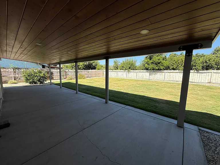 1524 N Thomas Ct — Photo 9