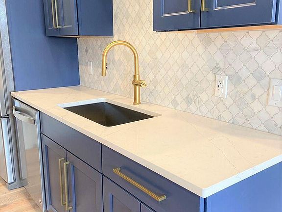 5th image of 40 E Lincoln St #16