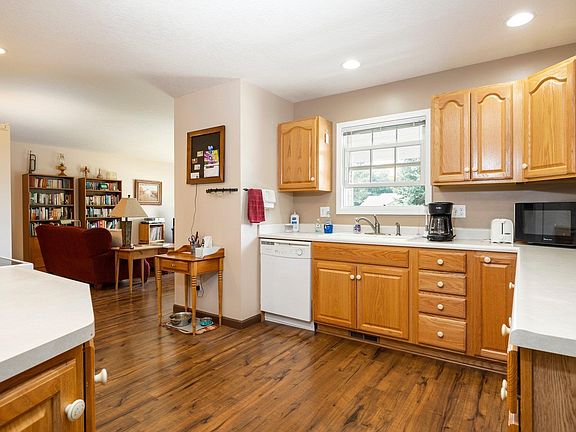4th image of 3703 Pebble Creek Dr