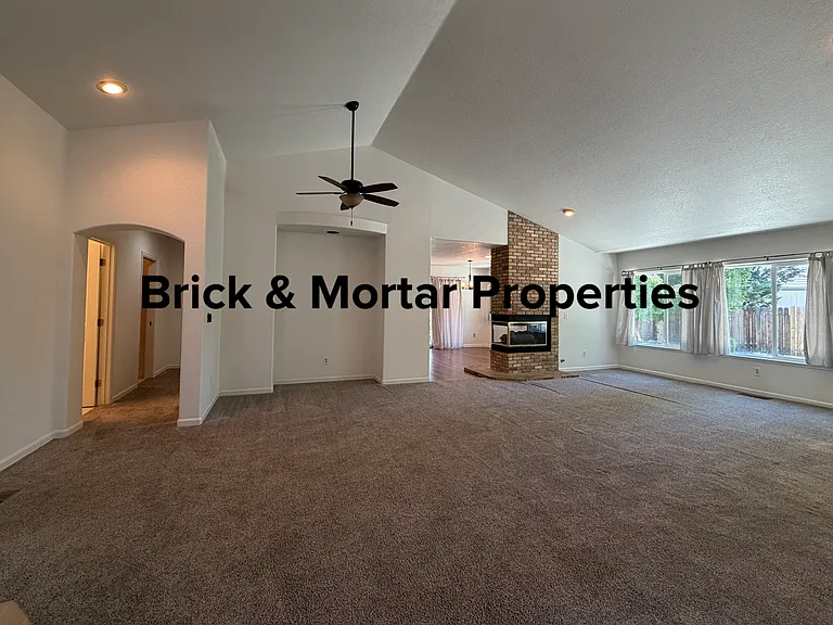 202 Spyglass Ct — Photo 3