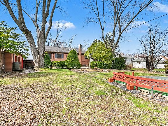 3rd image of 1S165 Buttercup Ln