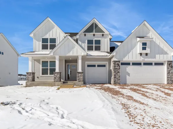2122 Koronis Cir, Lino Lakes, MN 55038