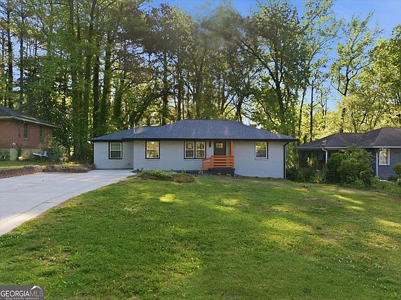 3rd image of 2082 Rosewood Rd