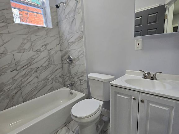 4th image of 226 N Peach St