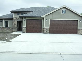10 N Kings Ridge Dr, Council Bluffs, IA 51503