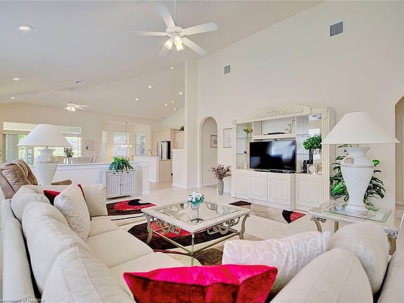 5th image of 2901 Meadowood Ln
