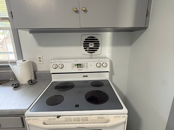 3rd image of 6308 Shelby Ln