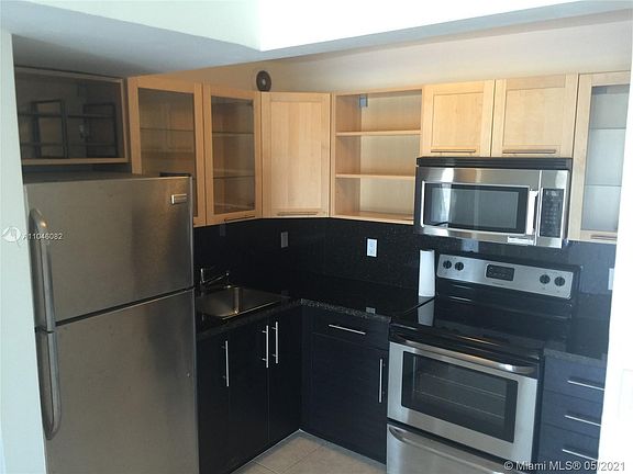 3rd image of 899 West Ave
