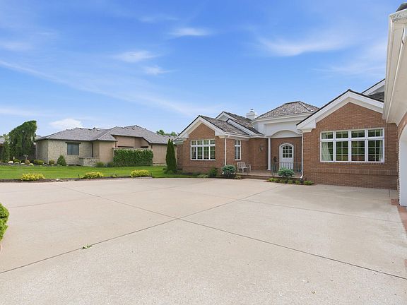 4th image of 5722 S Castlebay Drive