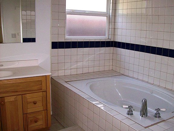 Master Bath with Seperate Shower and Jacuzzi Tub