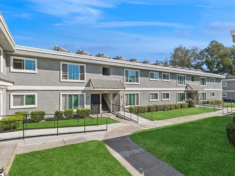 Park Crest Apartments — Photo 14