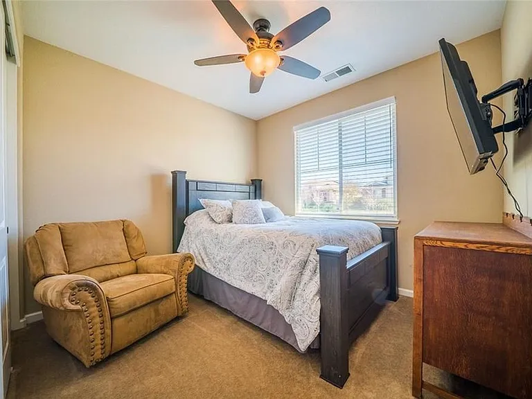 3261 Rogue River Dr — Photo 10