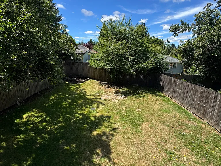 231 SE Elliott Ave #1 — Photo 2