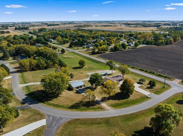 14096 Highland Dr, Waseca, MN 56093