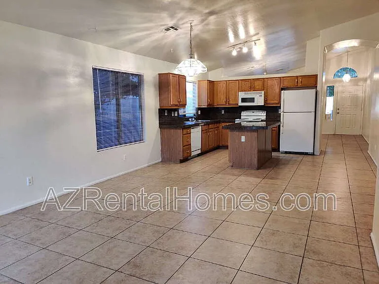 493 E Cantebria Dr — Photo 8
