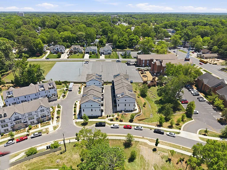 3008 Oak Landing Dr — Photo 43