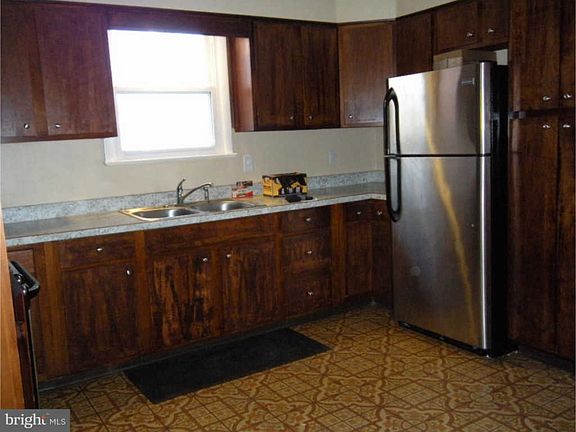3rd image of 5 Edgehill Ave