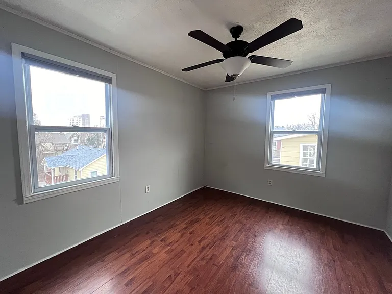 1217 Chestnut St — Photo 2