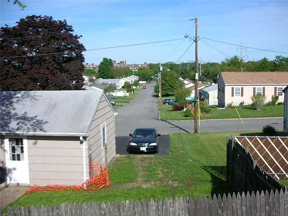 5th image of 81 Grassmere Ave