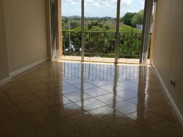 310 Fontainebleau Blvd APT 506, Miami, FL 33172