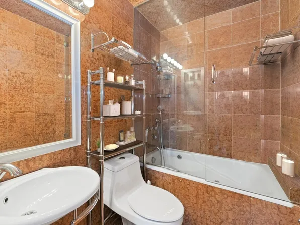 303 East 57th Street image 9 of 12