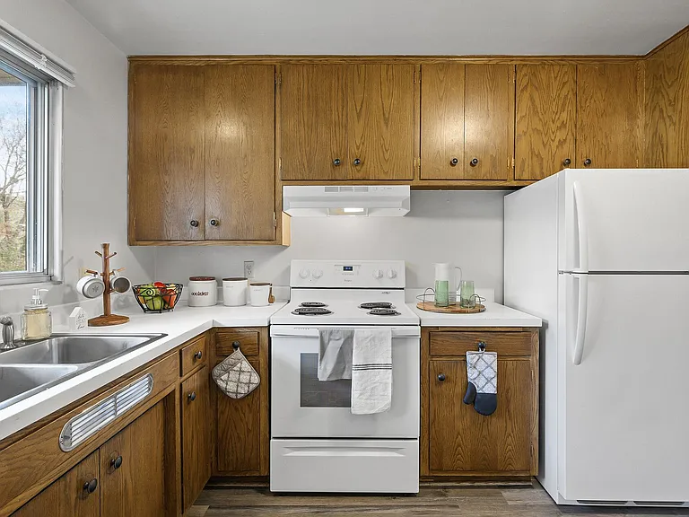 Imperial Heights Apartments — Photo 18