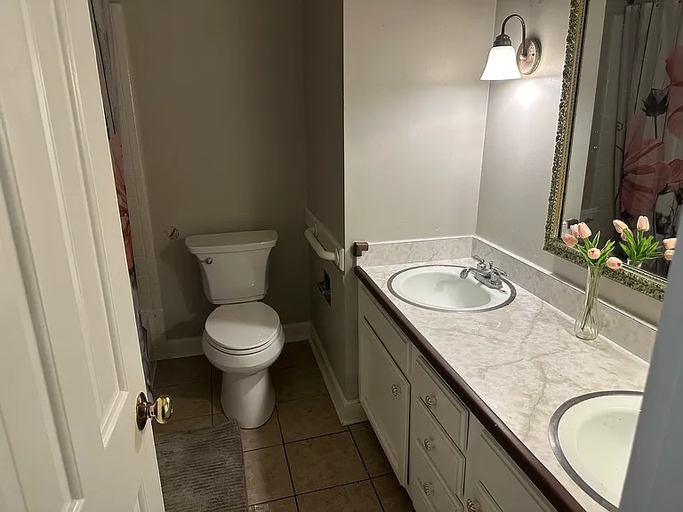 3902 Derbyshire Dr — Photo 4