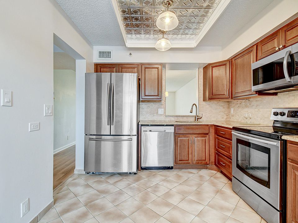 1st image of 14527 Bonaire Boulevard #105