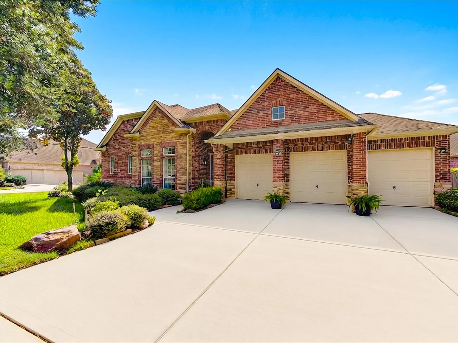 4 bed, 2.5 bath, 3231 sqft, $3,298 — Photo 1