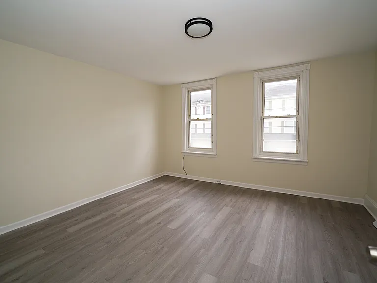 407 S Claymont St — Photo 8