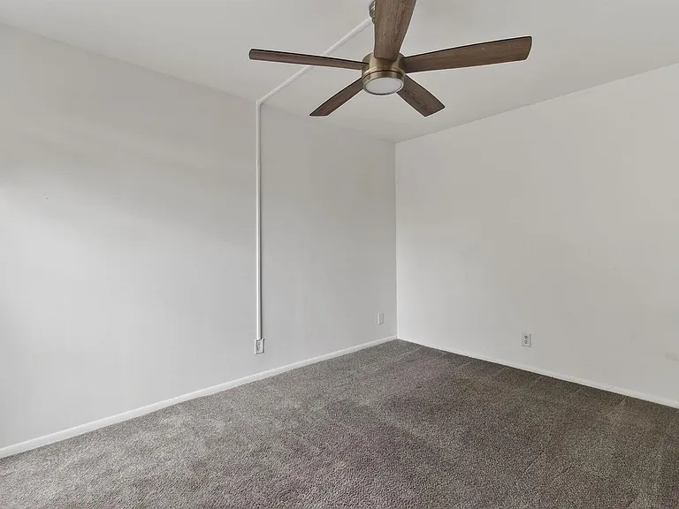 3502 Gardens East Dr #B — Photo 51