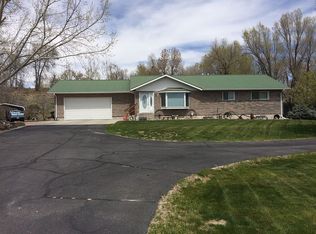 1540 Riverview Rd, Riverton, WY 82501