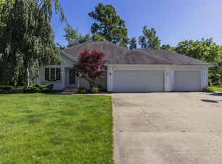 15368 Hofma Dr, Grand Haven, MI 49417