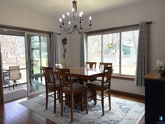 3rd image of 5725 E Meadow Oak Cir