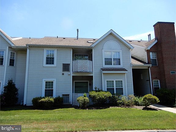 2nd image of 810 Diamond Dr