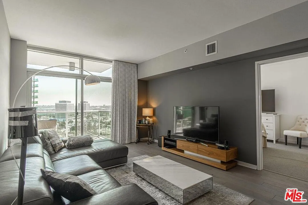 2 bed, 2.5 bath, 1434 sqft, $7,500 — Photo 1