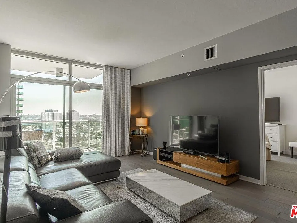 13700 Marina Pointe Dr #1431