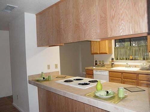 2nd image of 17 North St APT A