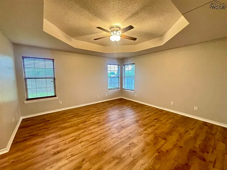 5207 Northview Dr — Photo 7