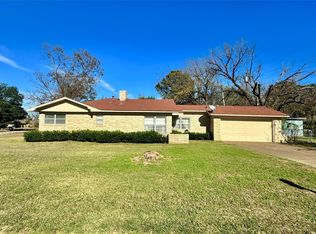 100 Poinsetta Cir, Terrell, TX 75160