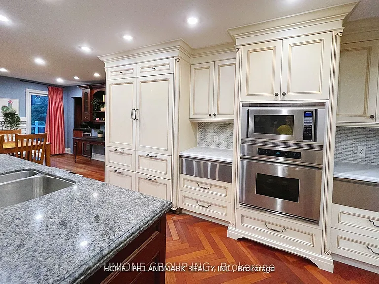 2415 Jarvis St #B5 — Photo 12
