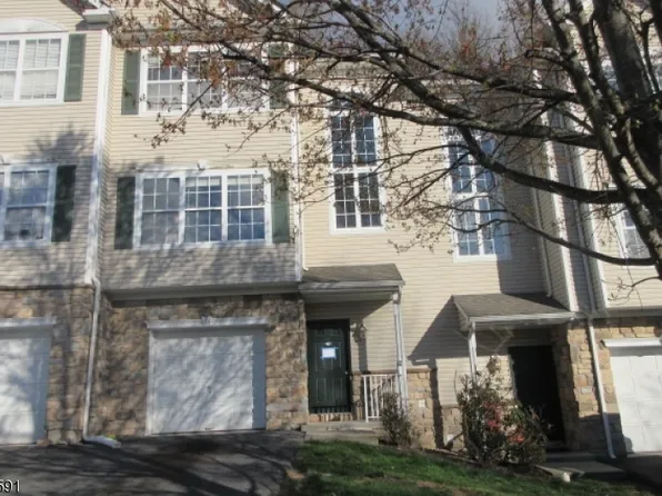 95 Pinehurst Dr, Washington Twp., NJ 07882