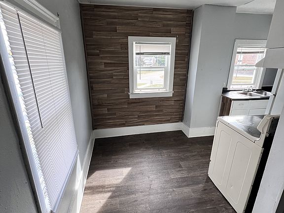 5th image of 238 S Lincoln St #2