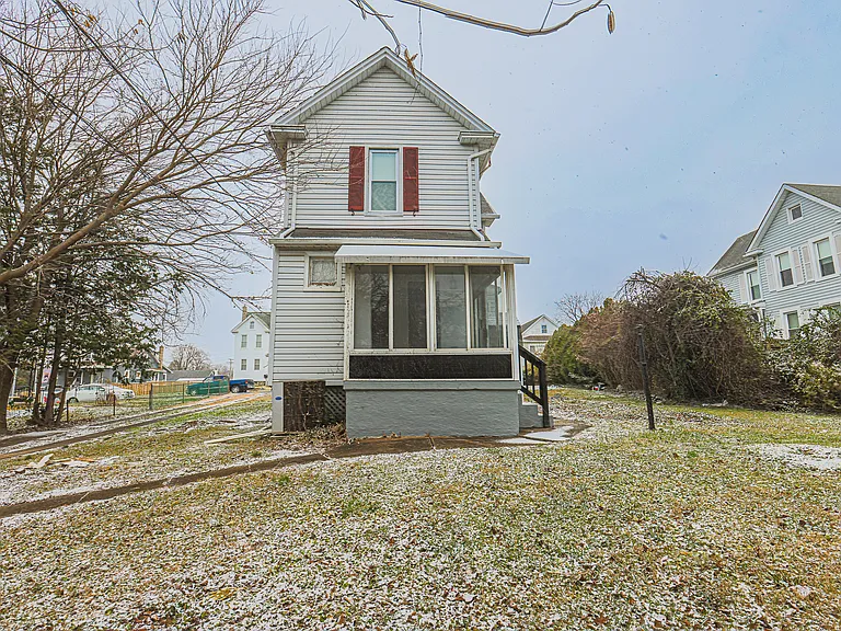 9 Glenmore Ave — Photo 4
