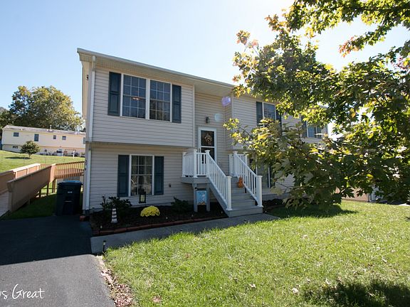 2nd image of 3378 Vlg Ct Ln NE