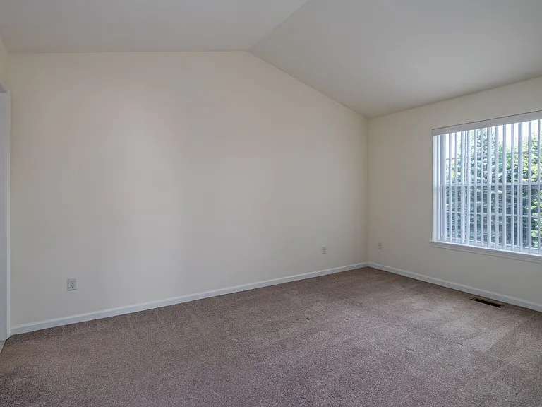 Ashford Apartments — Photo 39