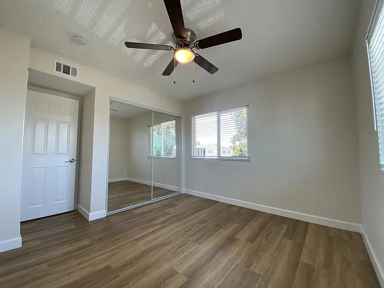 6001 Fullerton Ave — Photo 20